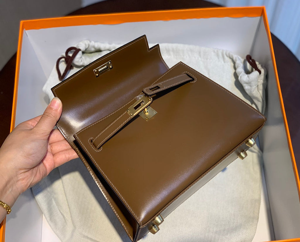 HERMES KELLY MINI 20 BAG IN CHOCOLATE BROWN SMOOTH CALFSKIN WITH GOLD HARDWARE