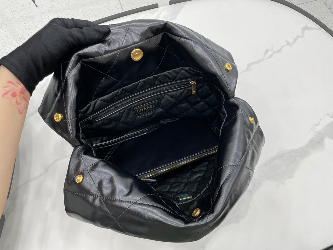 CHANEL MEDIUM 37 HANDBAG IN BLACK CALFSKIN GOLD HARDWARE