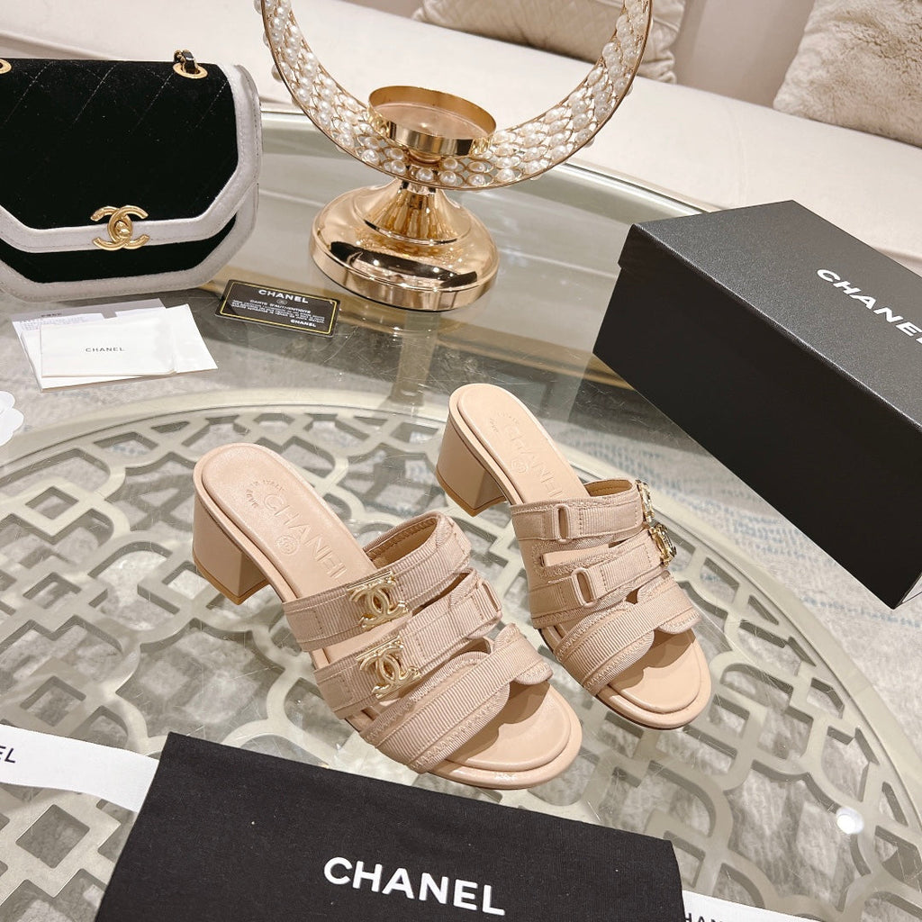 CHANEL Double C  Xiaoxiang Chain Fabric Head Chunky High Heel Cream Lambskin