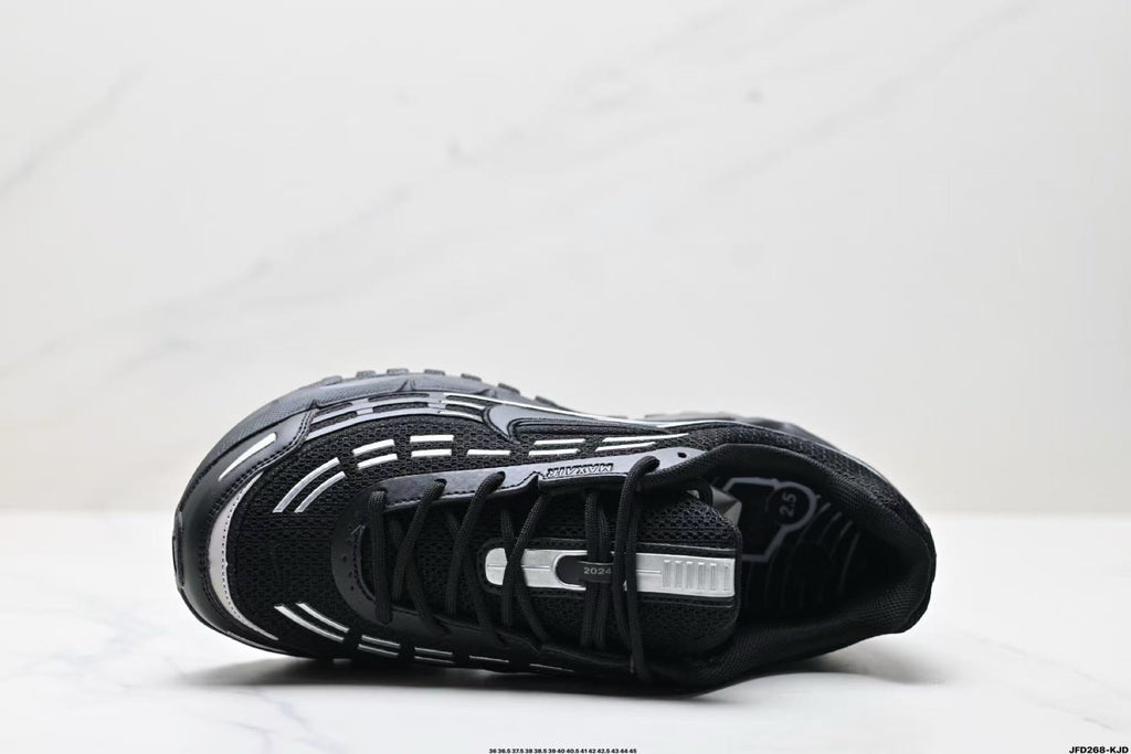 Nike Air Max Plus Black Silver Sneakers
