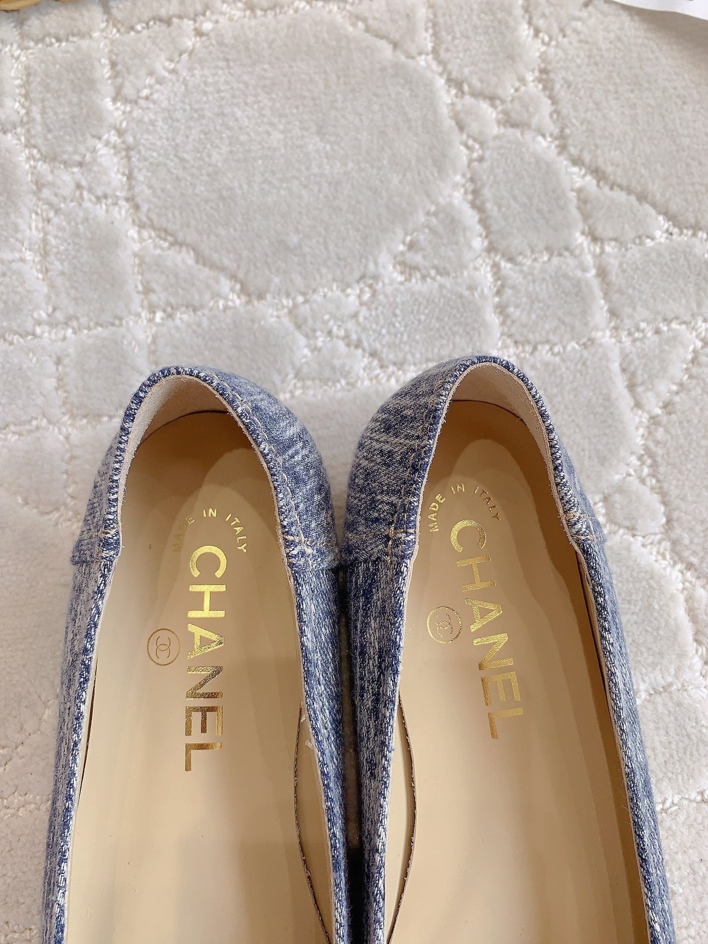CHANEL BALLET FLATS IN PIGEON BLUE DENIM