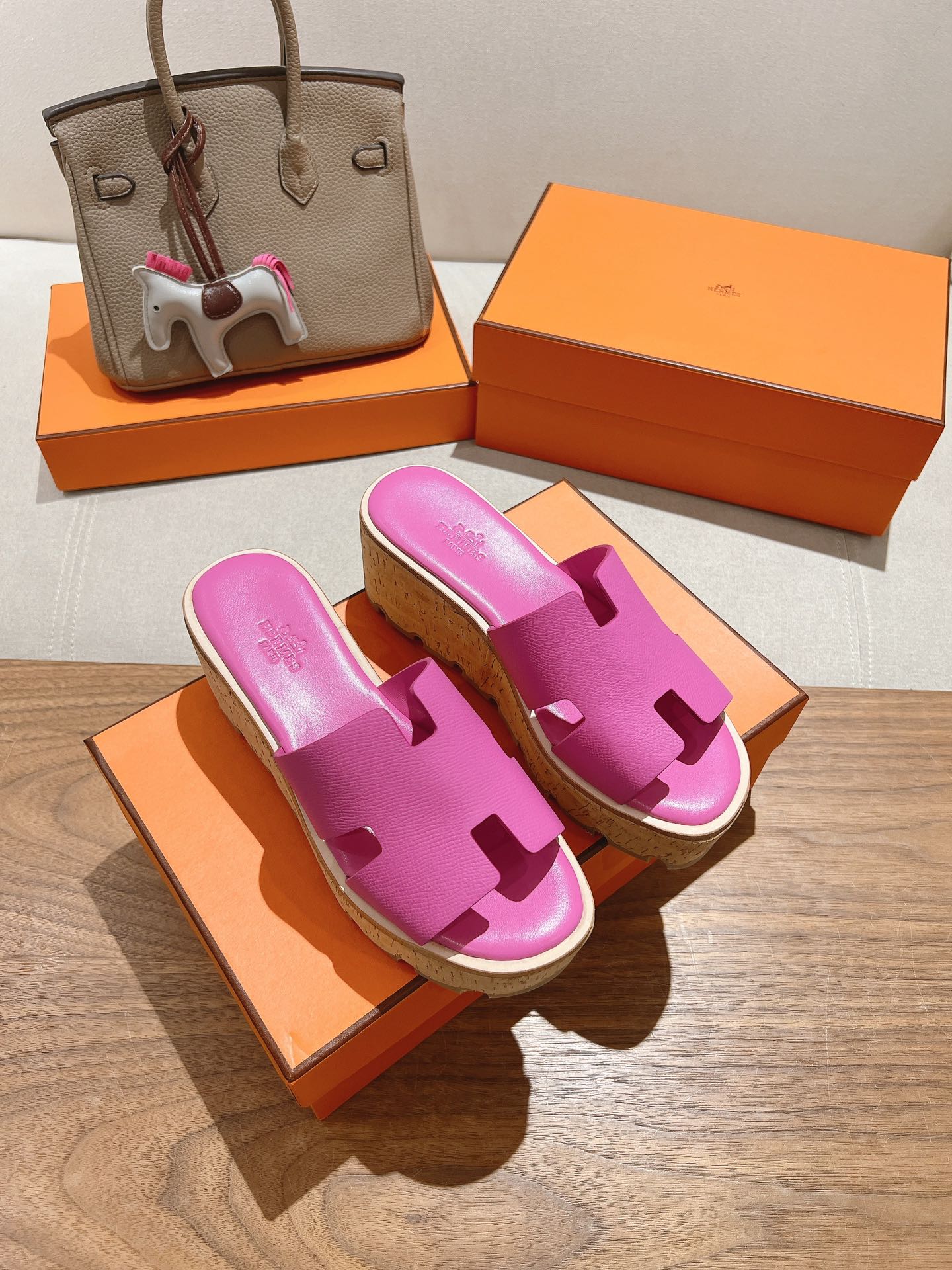 HERMES 25S HIGH WEDGE SANDALS IN PINK LAMBSKIN STYLE 24