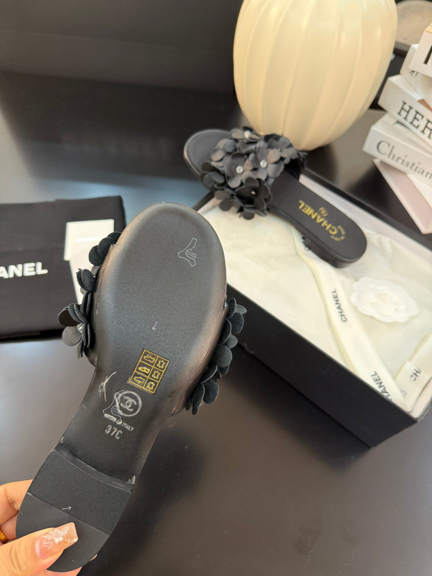 CHANEL FLAT MULE 15 MM IN BLACK CALFSKIN