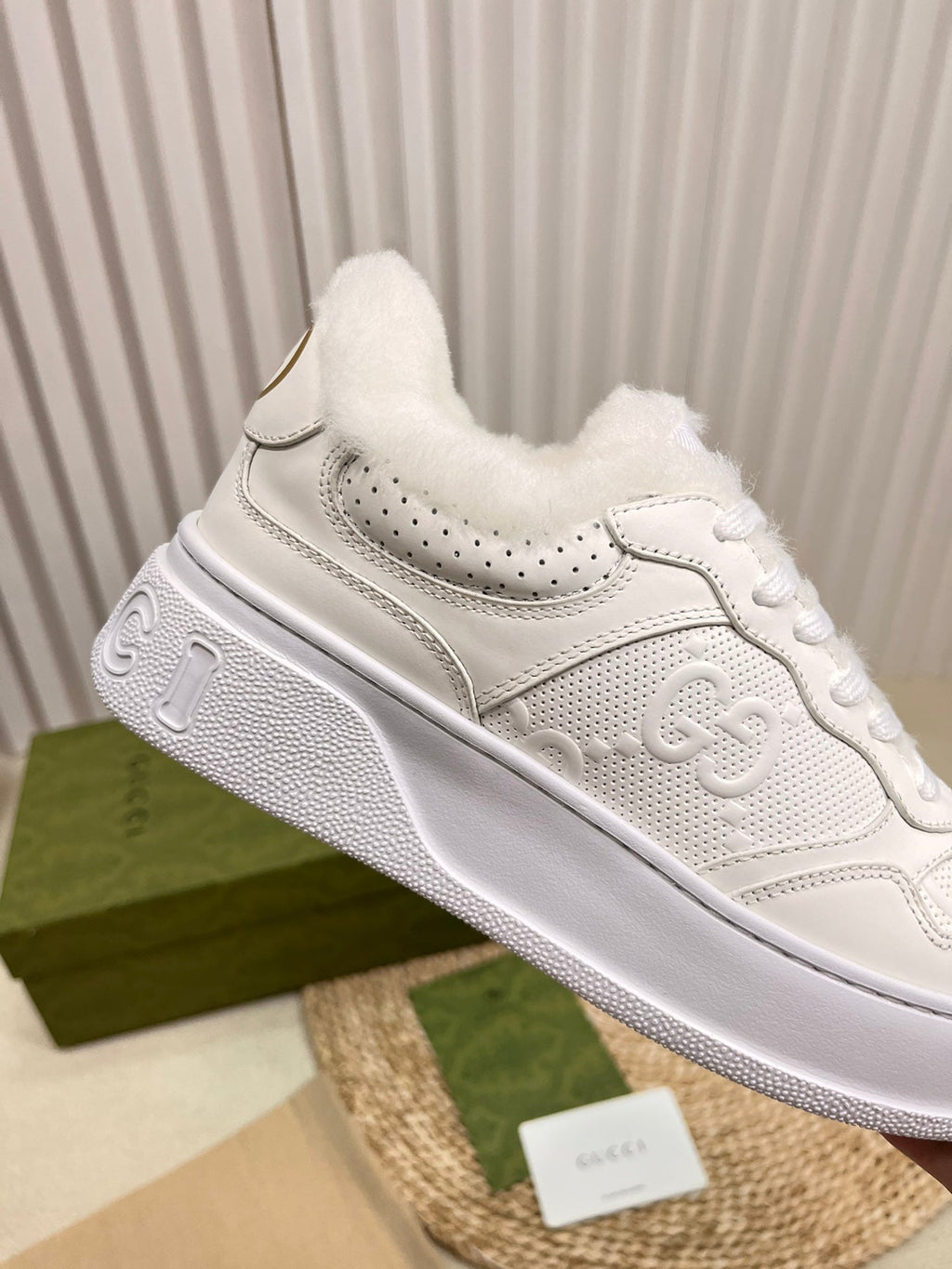 GUCCI SNEAKER IN RICE WHITE CALFSKIN AND LAMB WOOL LINING
