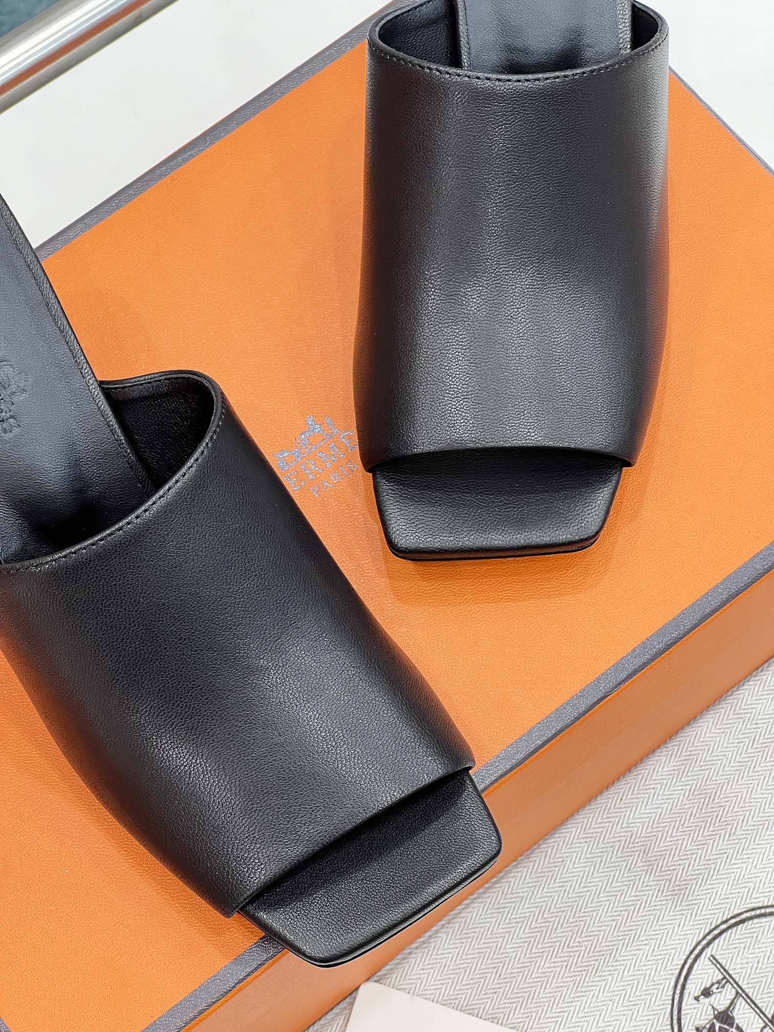 HERMES ICONIQUE 60 SANDAL IN BLACK CALFSKIN