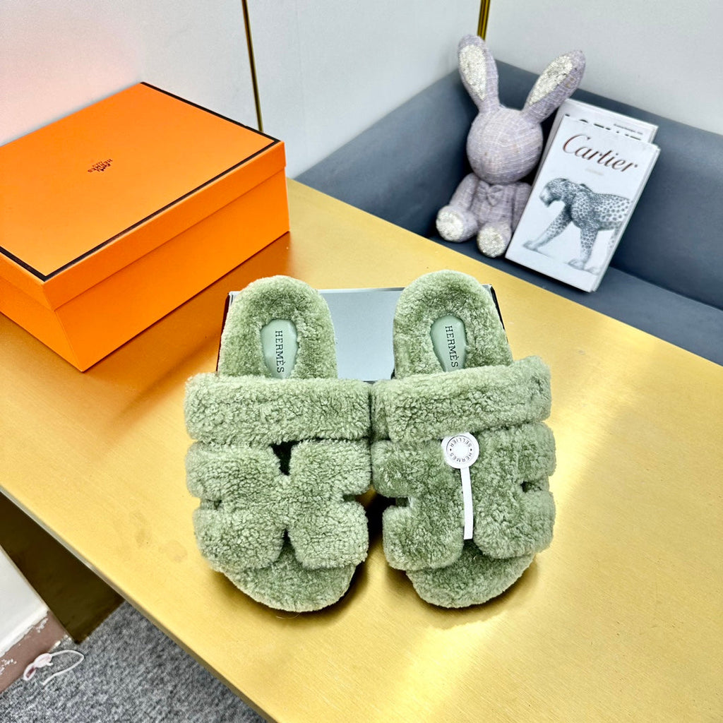 HERMES CHYPRE SANDAL IN JADE GREEN SHEARLING